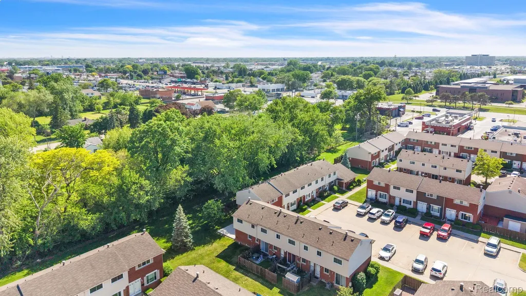 8126 Farnum Avenue Warren City MI 48093