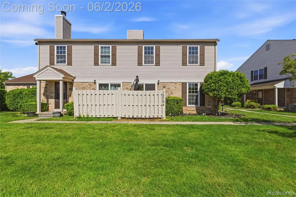 15794 Charleston Drive Clinton Charter Township MI 48038