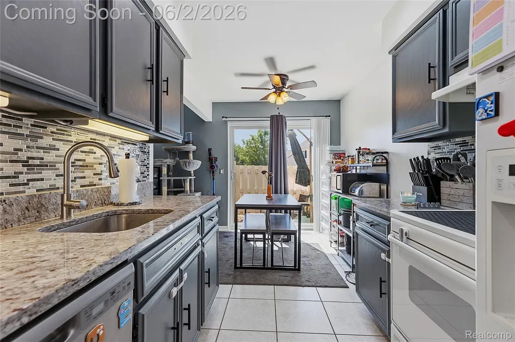 15794 Charleston Drive Clinton Charter Township MI 48038