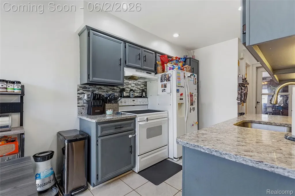 15794 Charleston Drive Clinton Charter Township MI 48038