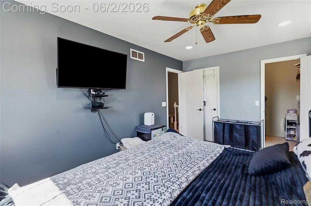 15794 Charleston Drive Clinton Charter Township MI 48038