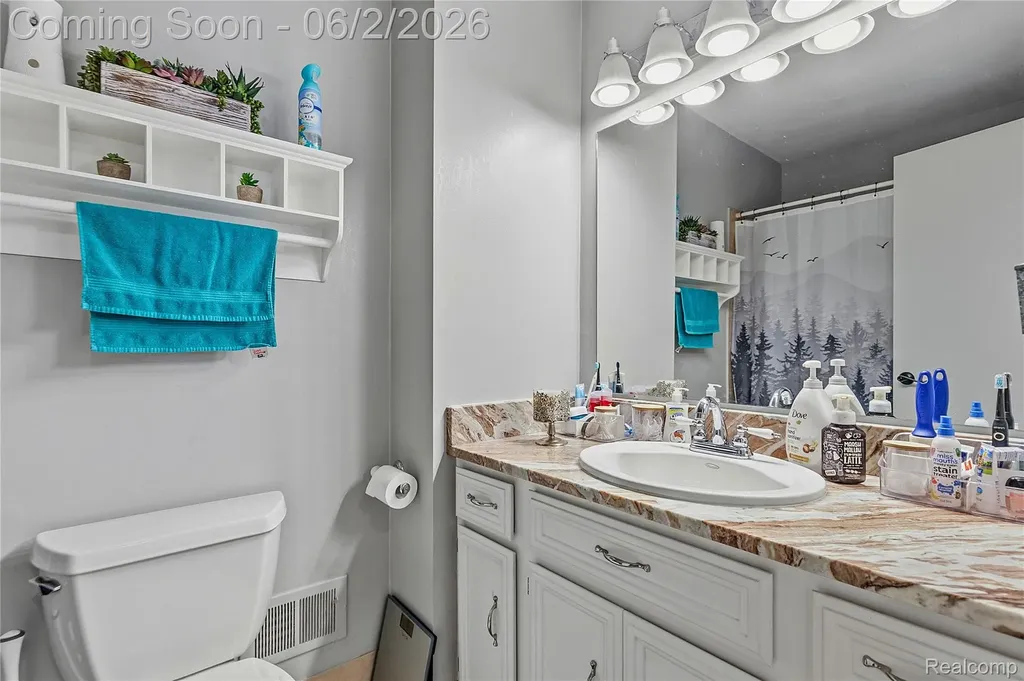 15794 Charleston Drive Clinton Charter Township MI 48038