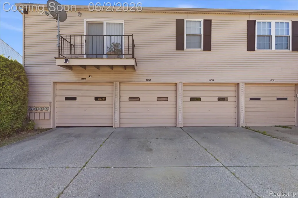 15794 Charleston Drive Clinton Charter Township MI 48038