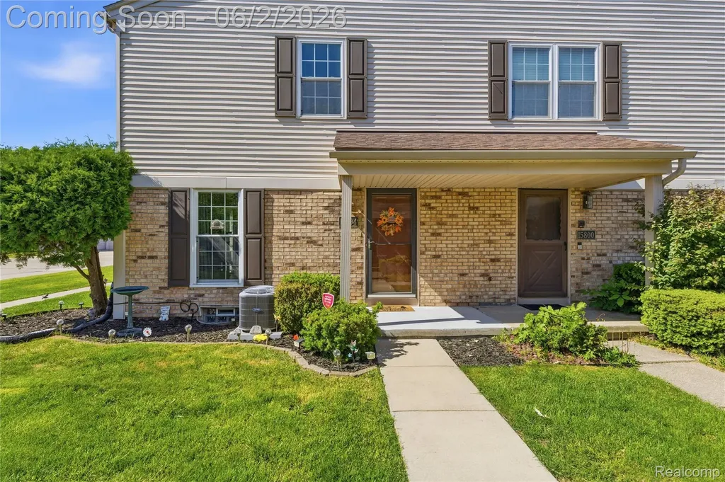 15794 Charleston Drive Clinton Charter Township MI 48038