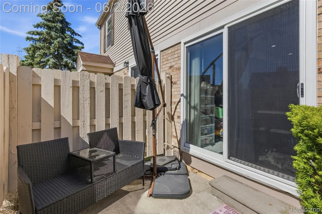 15794 Charleston Drive Clinton Charter Township MI 48038