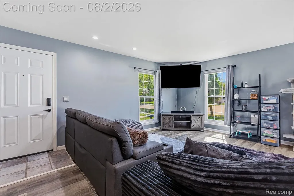 15794 Charleston Drive Clinton Charter Township MI 48038
