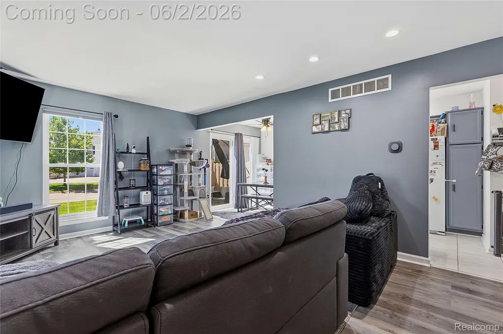 15794 Charleston Drive Clinton Charter Township MI 48038