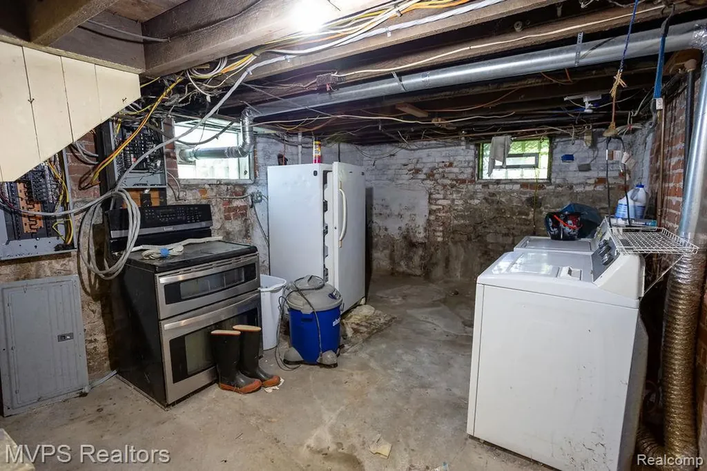 126 Clinton Street Mt. Clemens City MI 48043