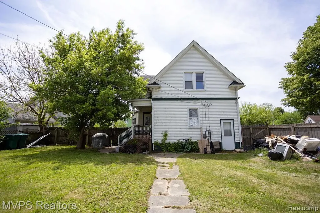 126 Clinton Street Mt. Clemens City MI 48043
