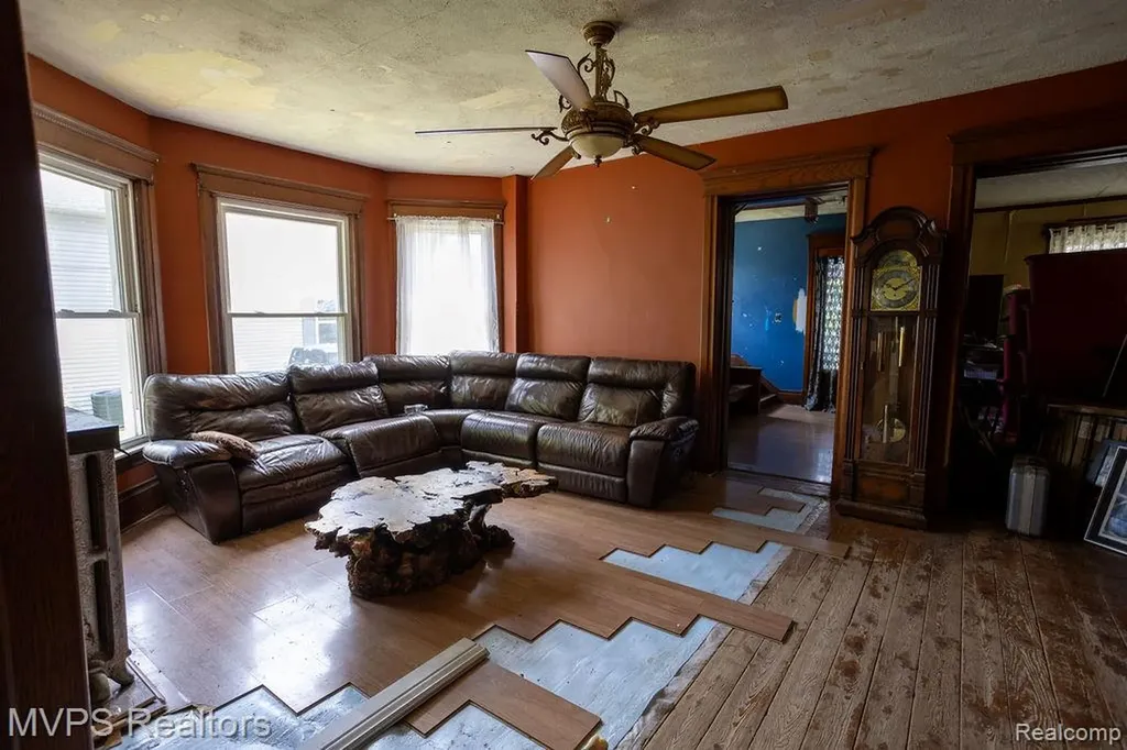 126 Clinton Street Mt. Clemens City MI 48043