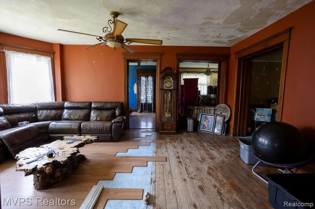 126 Clinton Street Mt. Clemens City MI 48043