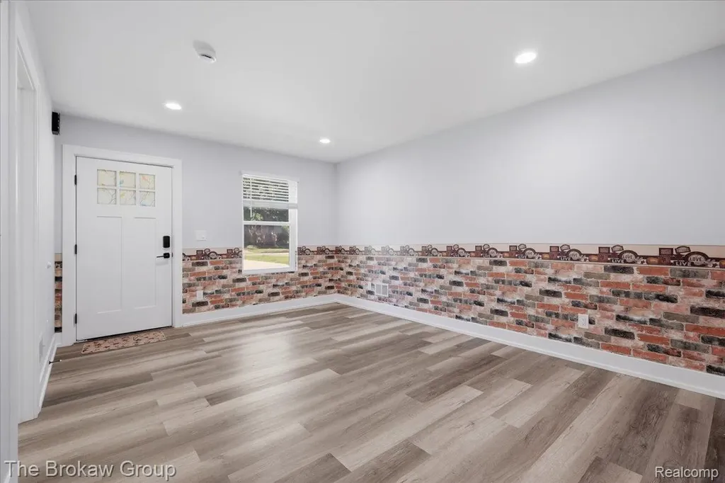 1104 Lasalle Avenue Waterford Charter Township MI 48328