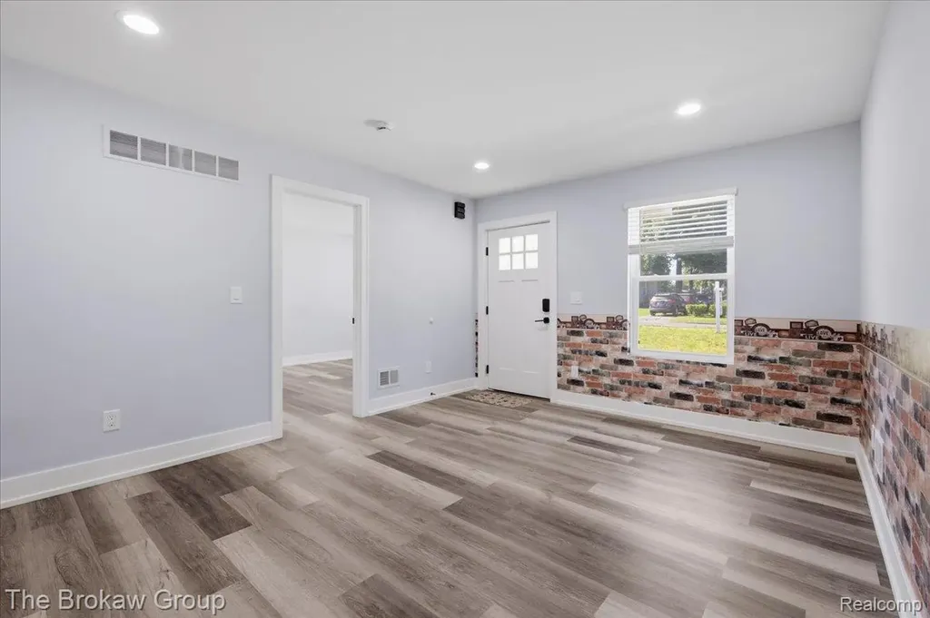 1104 Lasalle Avenue Waterford Charter Township MI 48328