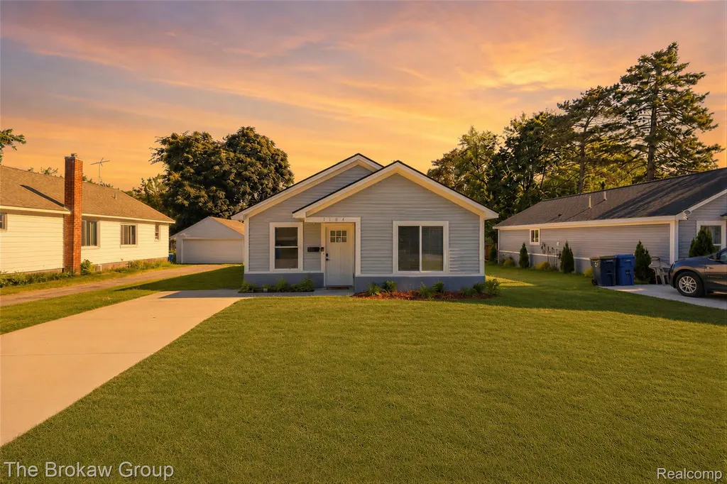 1104 Lasalle Avenue Waterford Charter Township MI 48328