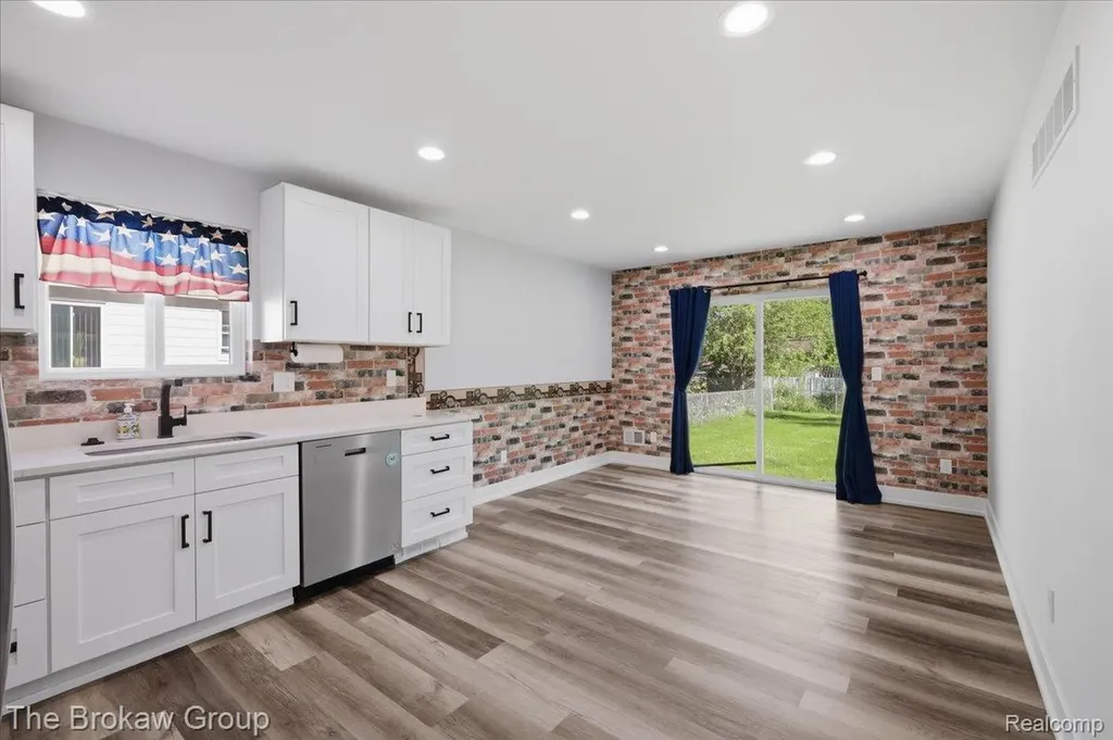 1104 Lasalle Avenue Waterford Charter Township MI 48328