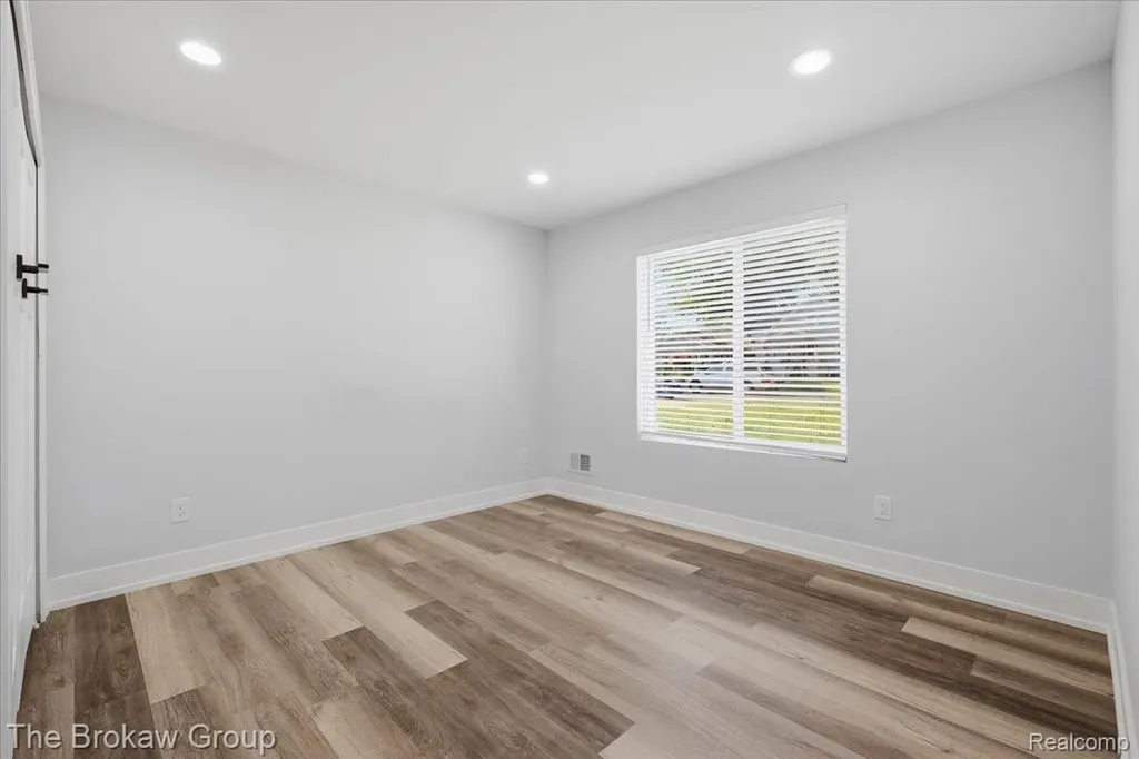 1104 Lasalle Avenue Waterford Charter Township MI 48328