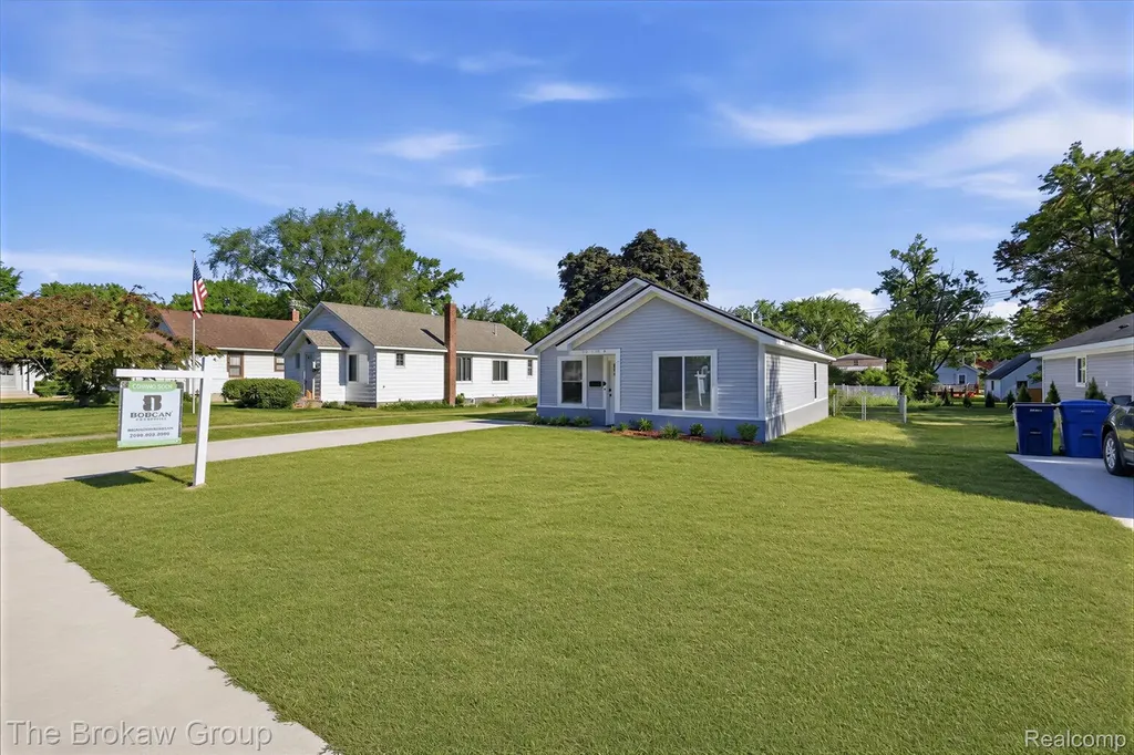 1104 Lasalle Avenue Waterford Charter Township MI 48328