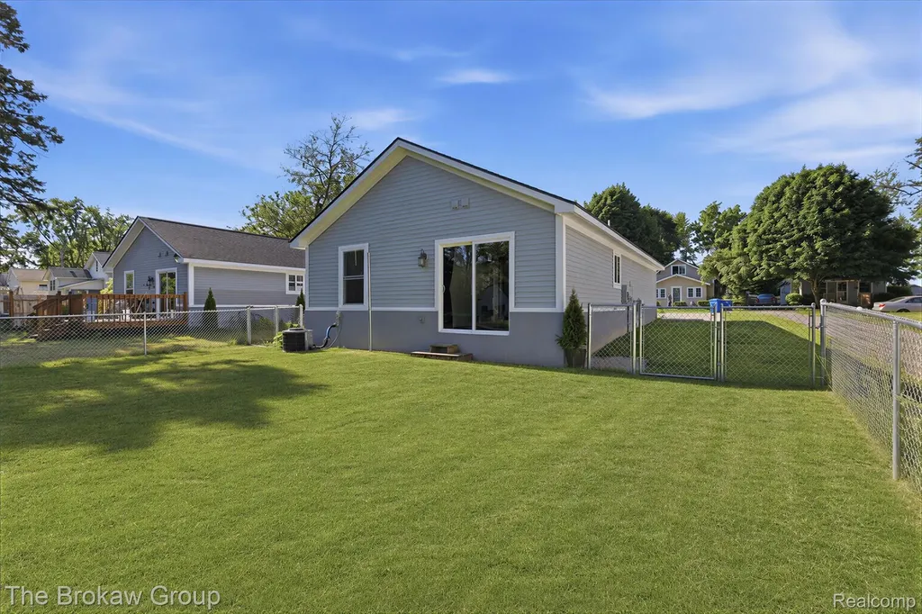 1104 Lasalle Avenue Waterford Charter Township MI 48328