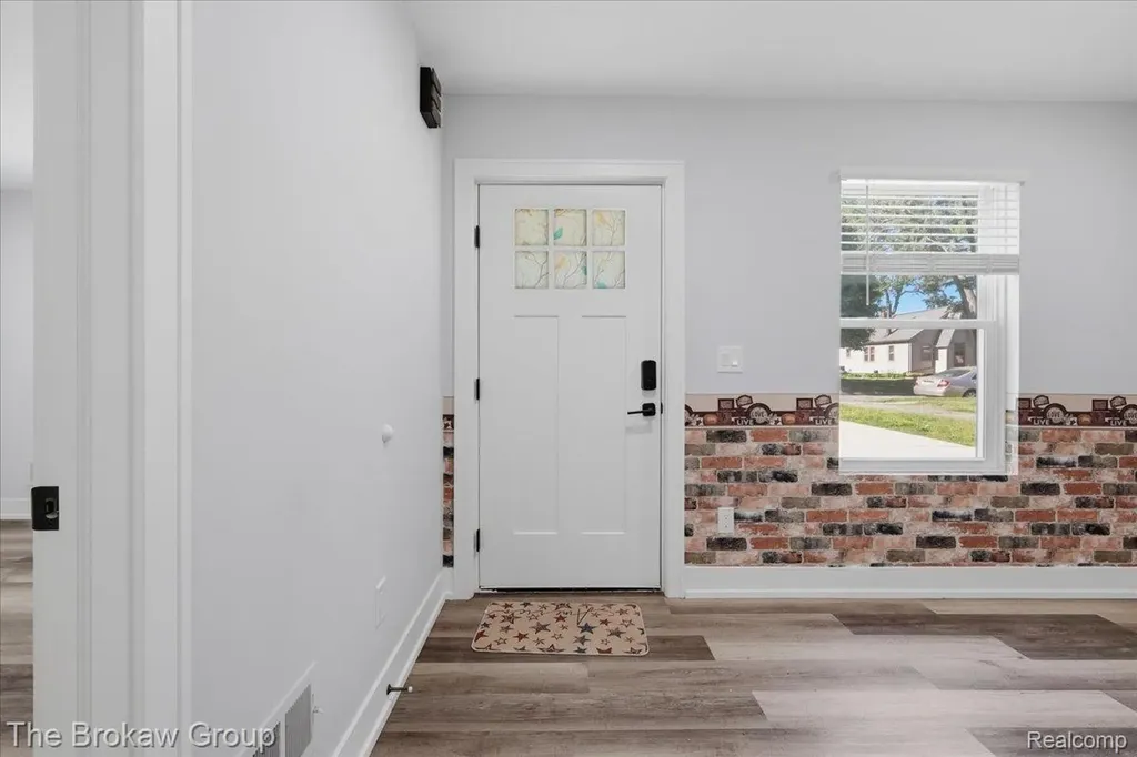 1104 Lasalle Avenue Waterford Charter Township MI 48328