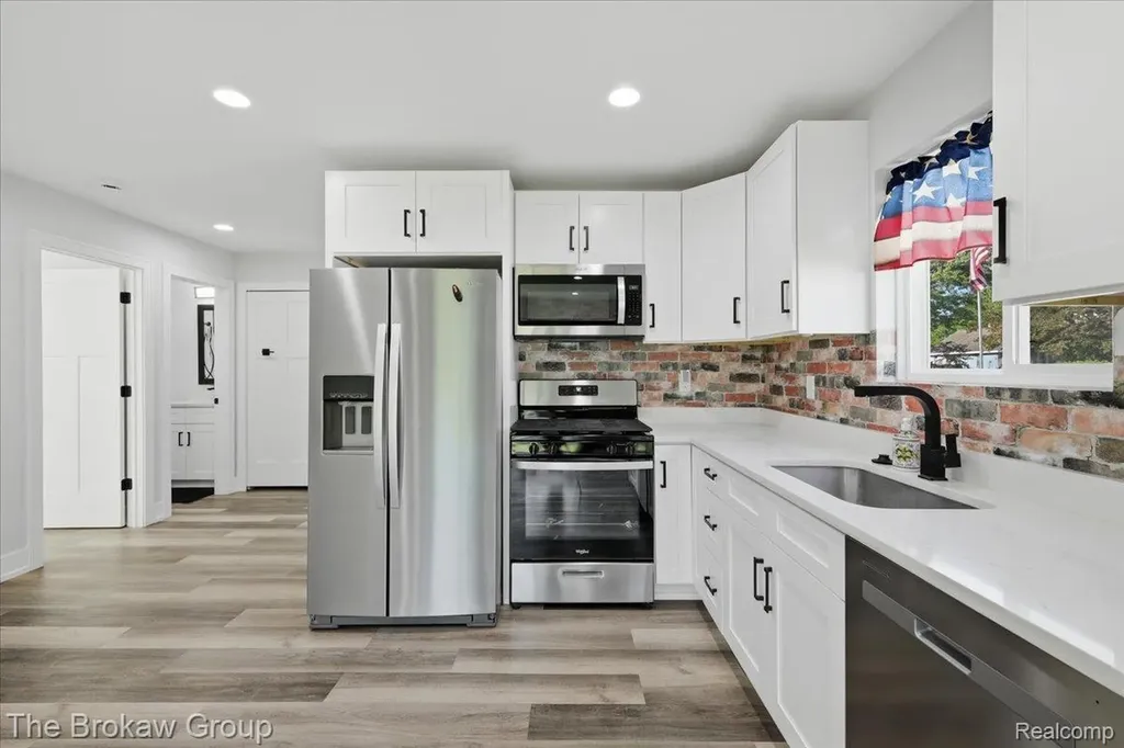 1104 Lasalle Avenue Waterford Charter Township MI 48328