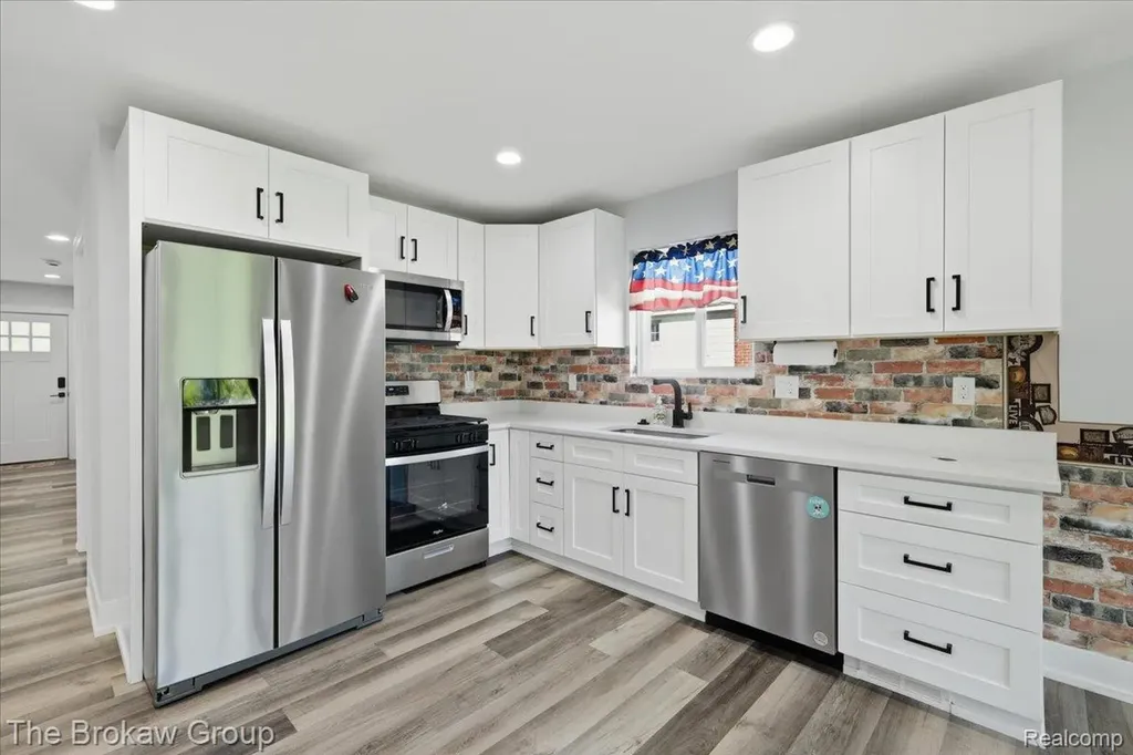 1104 Lasalle Avenue Waterford Charter Township MI 48328