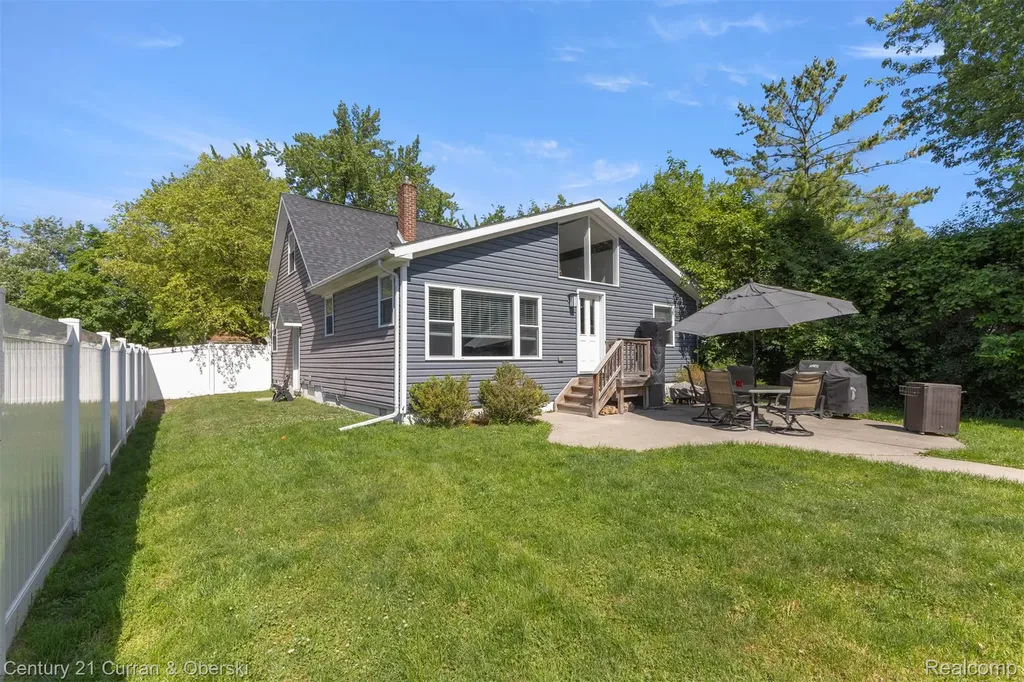 2012 Cummings Avenue Berkley City MI 48072