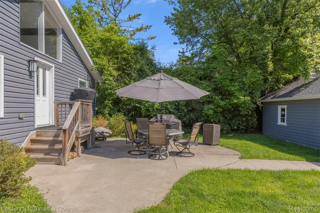 2012 Cummings Avenue Berkley City MI 48072