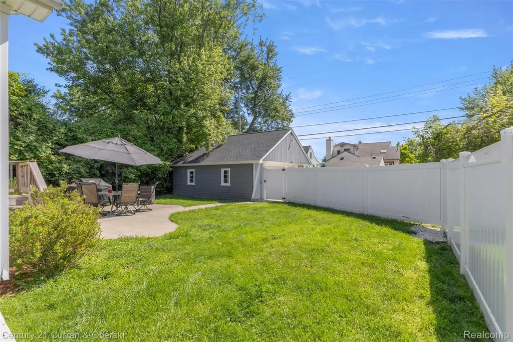 2012 Cummings Avenue Berkley City MI 48072