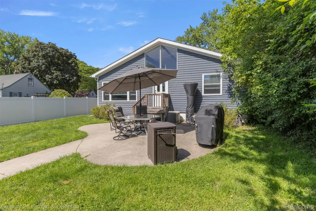 2012 Cummings Avenue Berkley City MI 48072