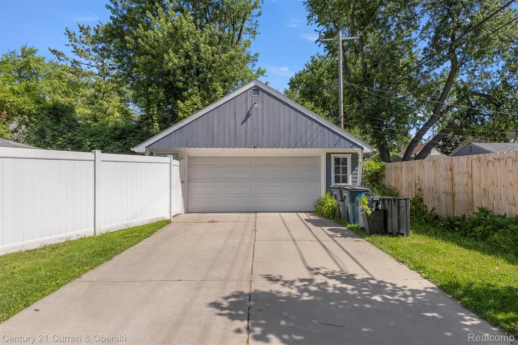 2012 Cummings Avenue Berkley City MI 48072