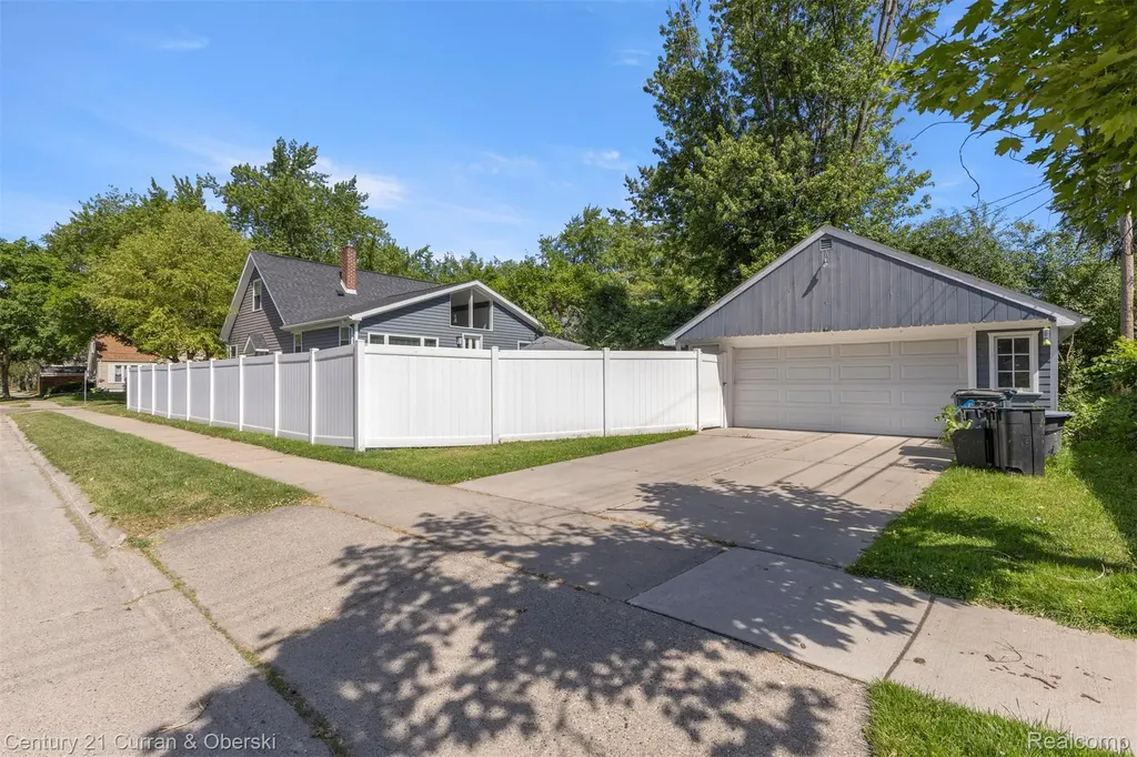 2012 Cummings Avenue Berkley City MI 48072