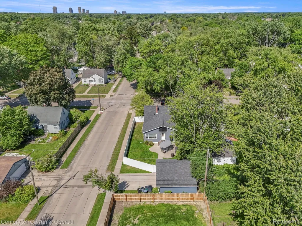 2012 Cummings Avenue Berkley City MI 48072