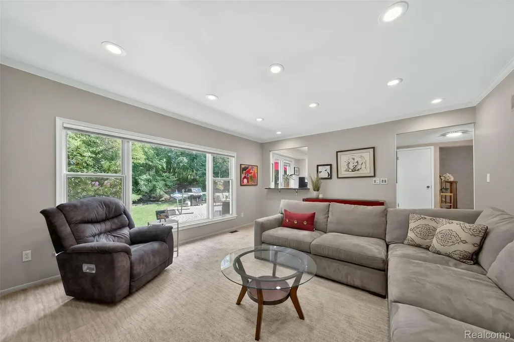 34262 Commons Drive Farmington Hills City MI 48331