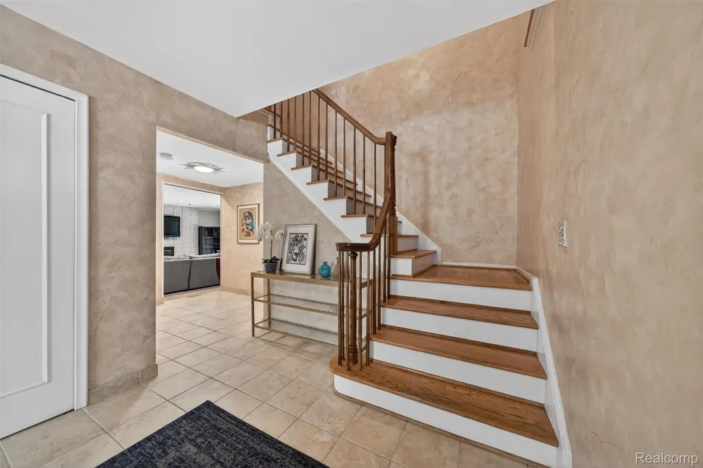 34262 Commons Drive Farmington Hills City MI 48331