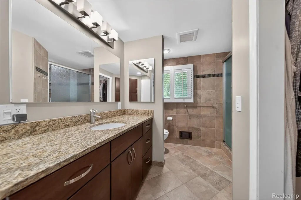 34262 Commons Drive Farmington Hills City MI 48331