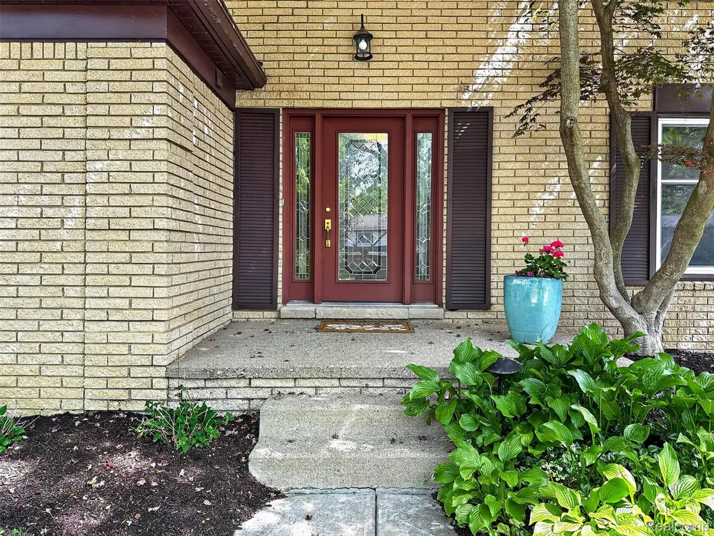 34262 Commons Drive Farmington Hills City MI 48331