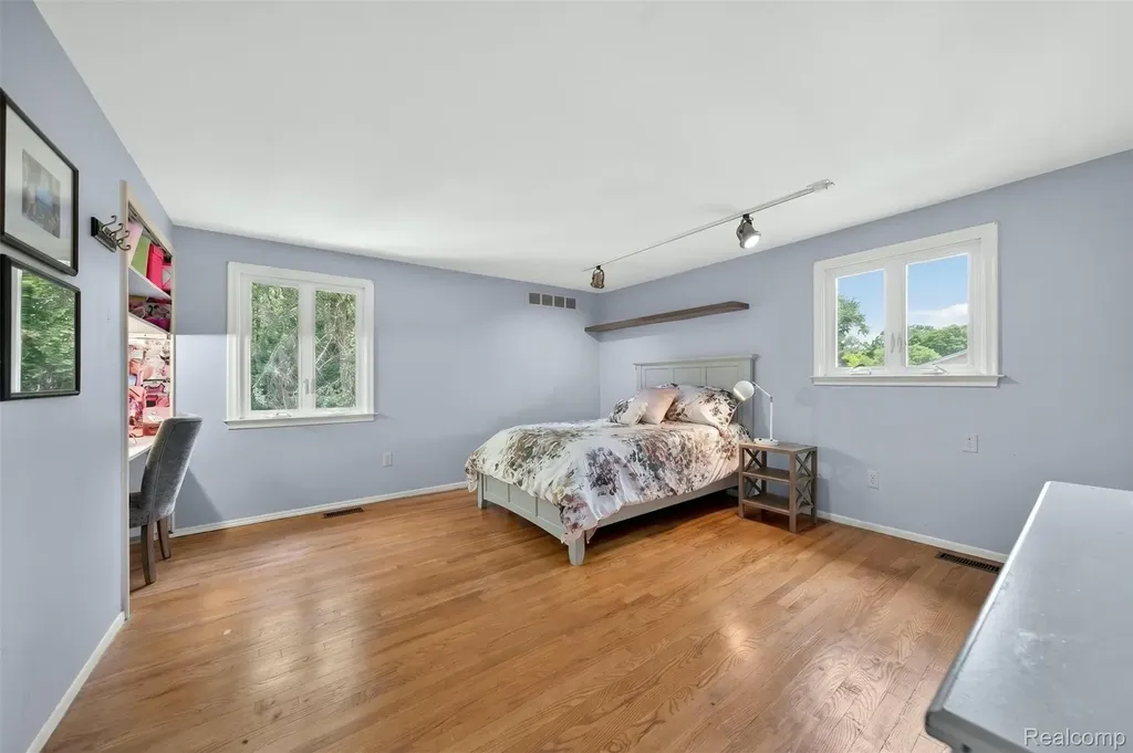 34262 Commons Drive Farmington Hills City MI 48331