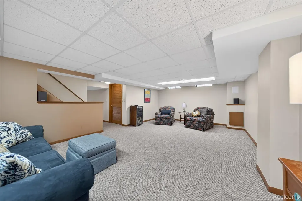 34262 Commons Drive Farmington Hills City MI 48331