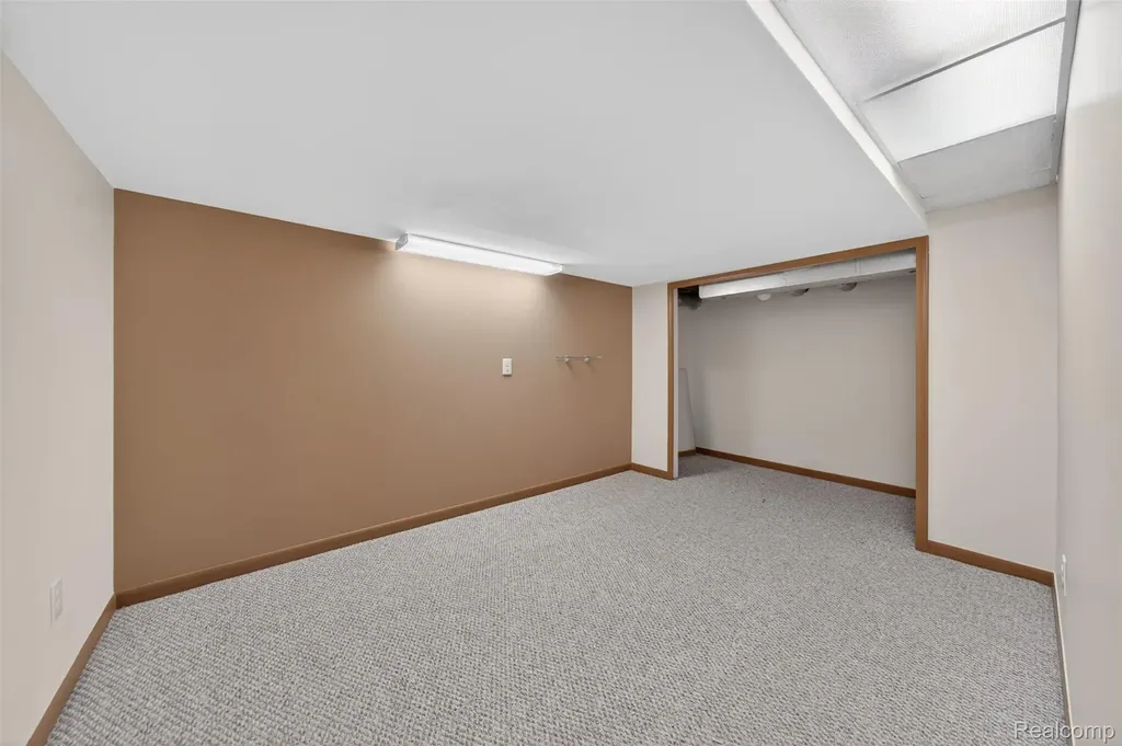 34262 Commons Drive Farmington Hills City MI 48331
