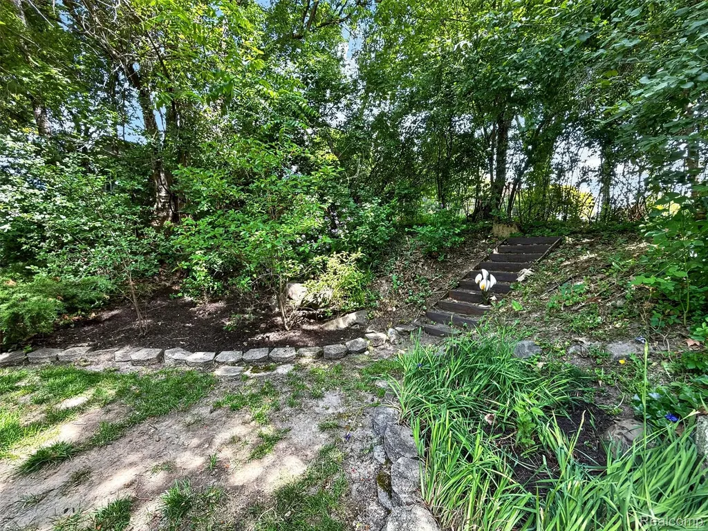 34262 Commons Drive Farmington Hills City MI 48331