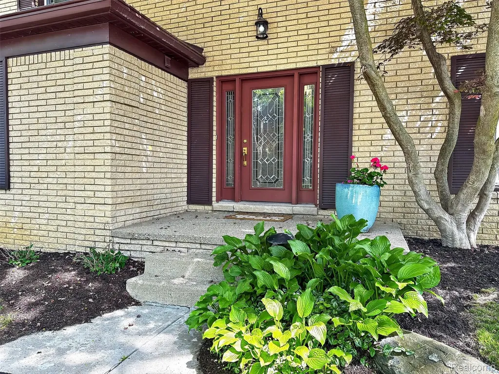 34262 Commons Drive Farmington Hills City MI 48331