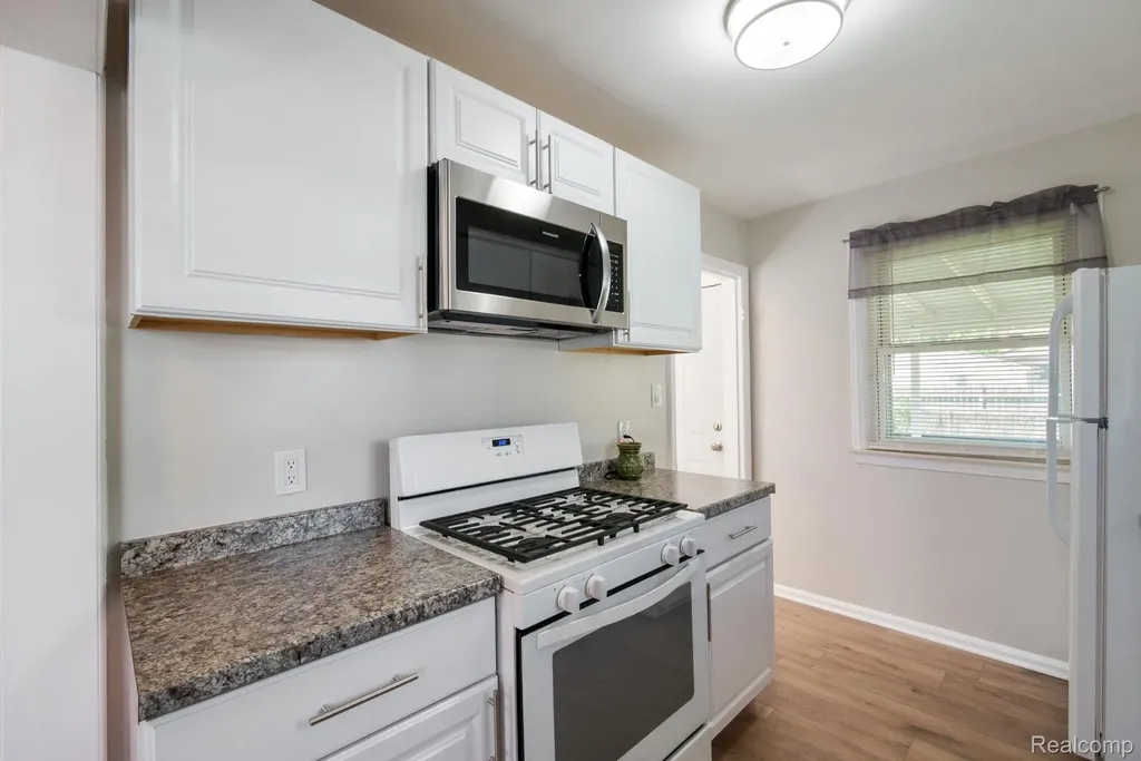 13782 Wesley Street Southgate City MI 48195