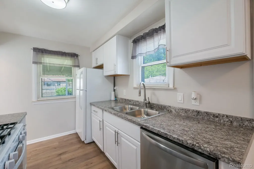13782 Wesley Street Southgate City MI 48195