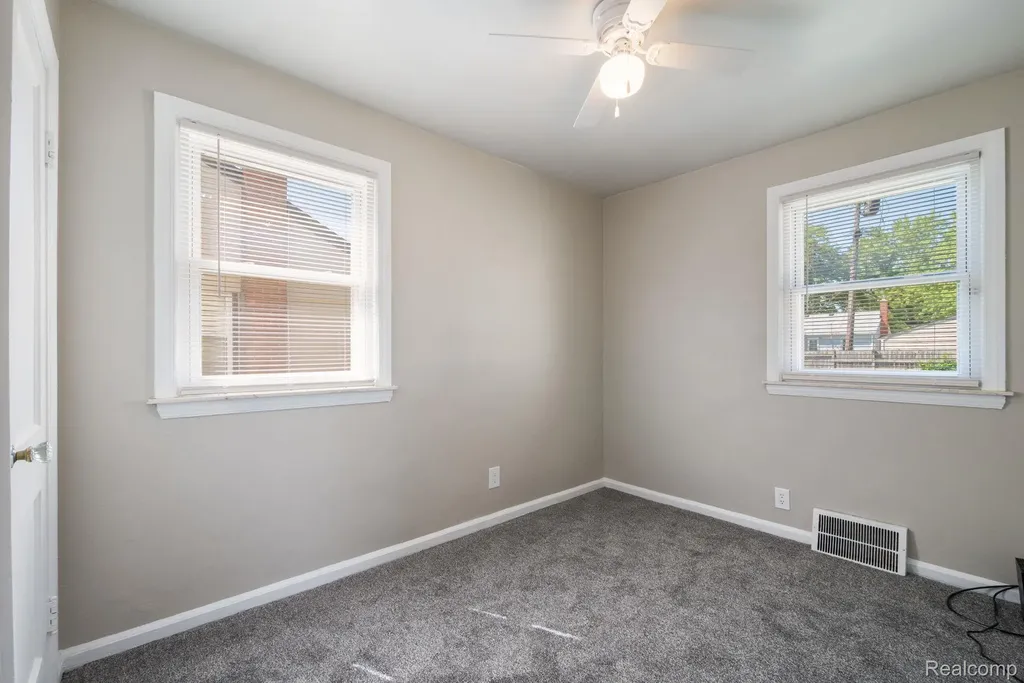 13782 Wesley Street Southgate City MI 48195
