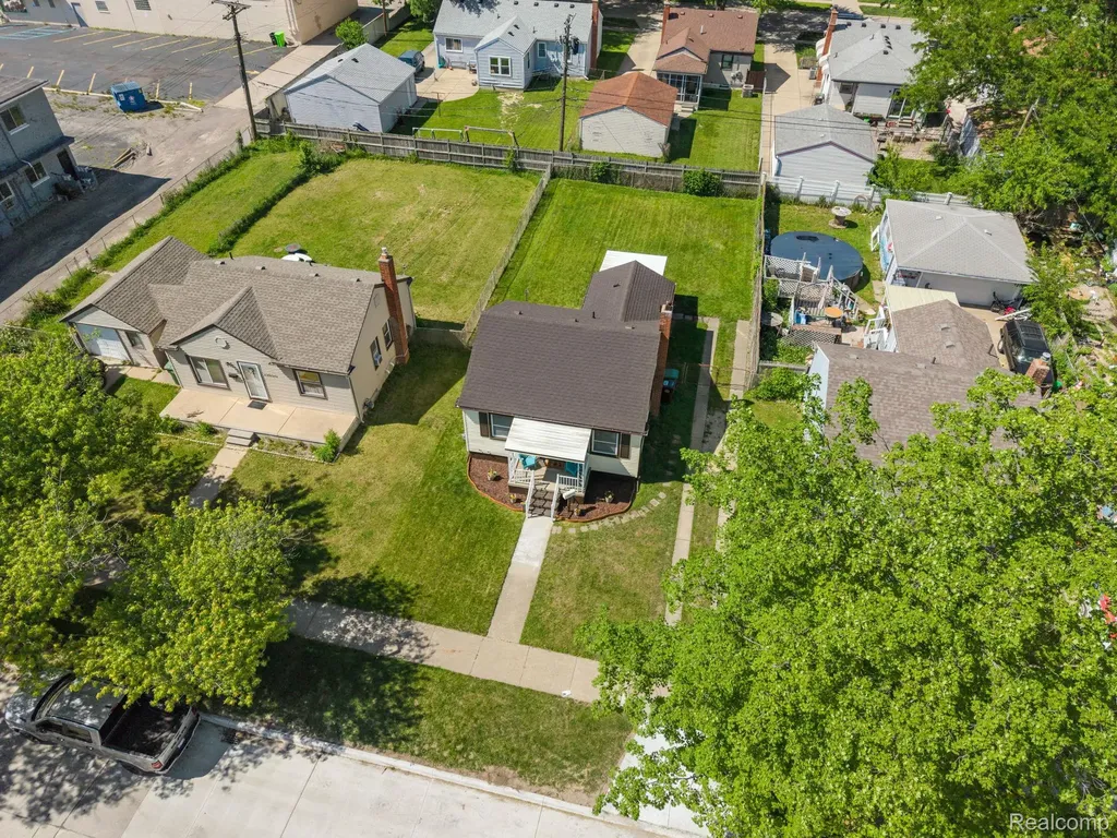 13782 Wesley Street Southgate City MI 48195