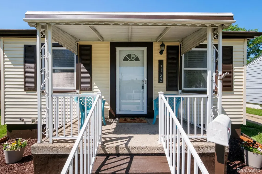 13782 Wesley Street Southgate City MI 48195