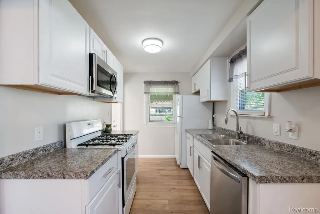 13782 Wesley Street Southgate City MI 48195