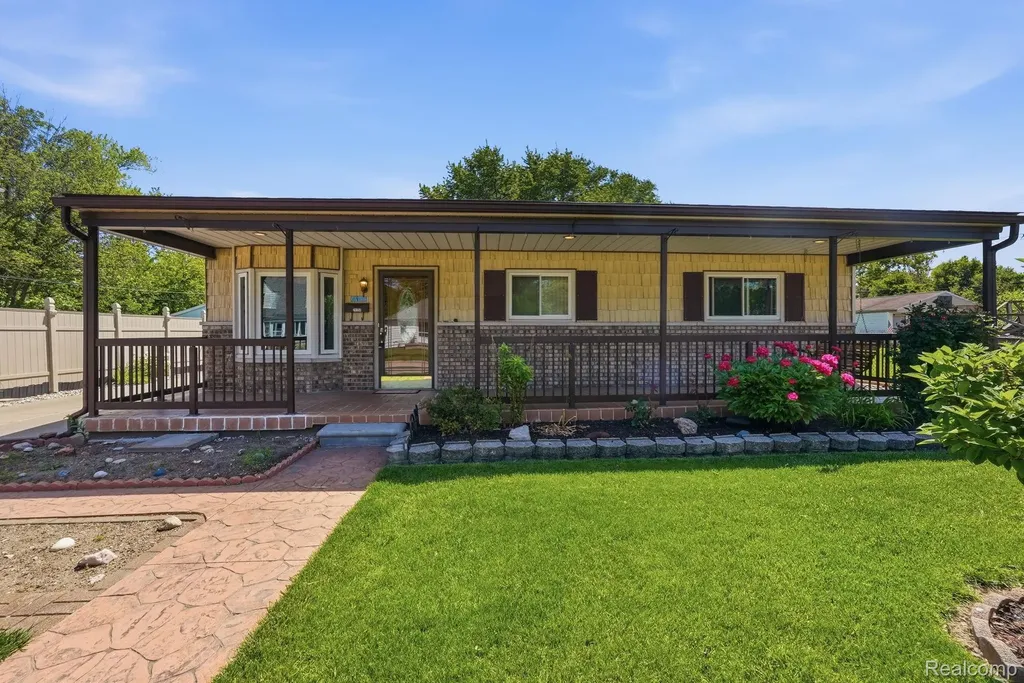 24254 Eleanor Avenue Warren City MI 48089