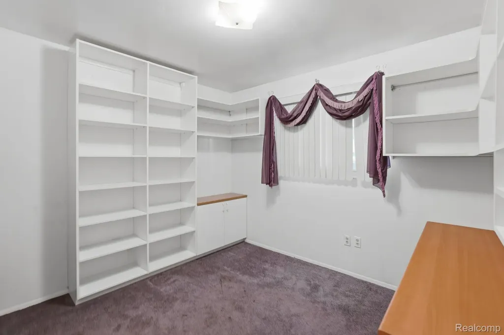 24254 Eleanor Avenue Warren City MI 48089