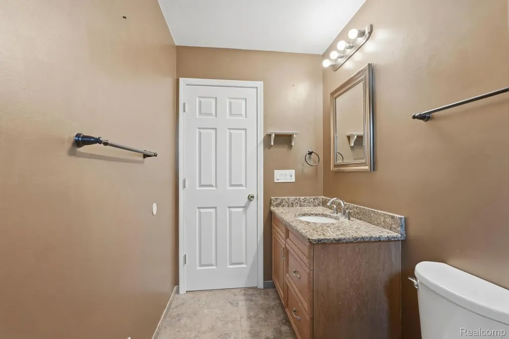24254 Eleanor Avenue Warren City MI 48089
